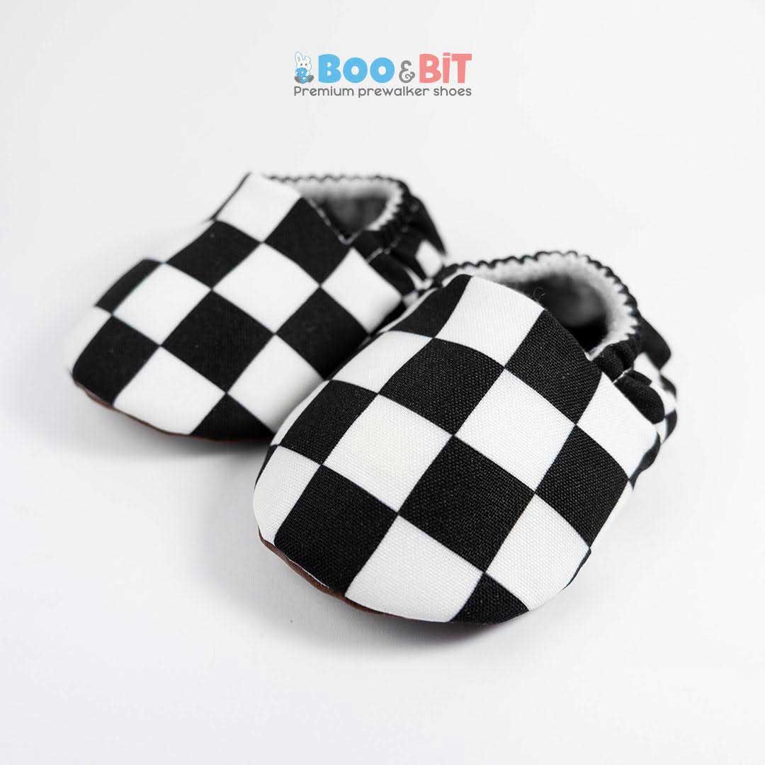 Boo and Bit Chess Size 10.5CM - 1