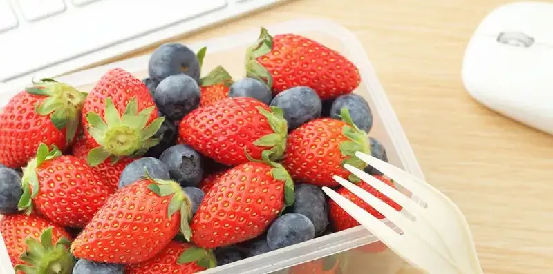 5 Healthy and Yummy Snacks to Eat at Work