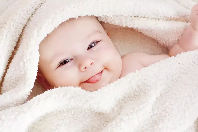 19 Ide Nama Bayi dengan Arti ‘Bahagia’, Pilih yang Mana?