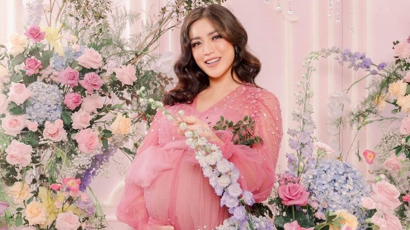 7+ Potret Kehamilan Jessica Iskandar, Cantiknya Hot Mom Satu Ini!