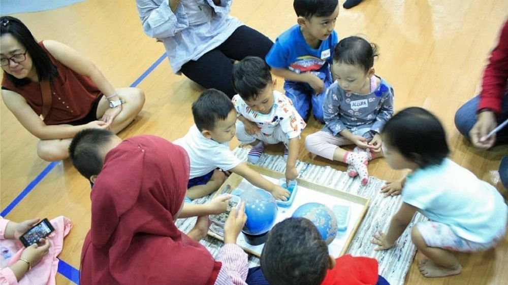 Buat Suasana Belajar Lebih Menyenangkan, Coba Ajak Si Kecil ke KamoE! Montessori Learning Center