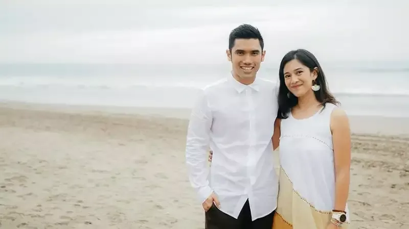 9 Tahun Menikah, Tengok Romantisnya Dian Sastrowardoyo dan Maulana Indraguna Sutowo