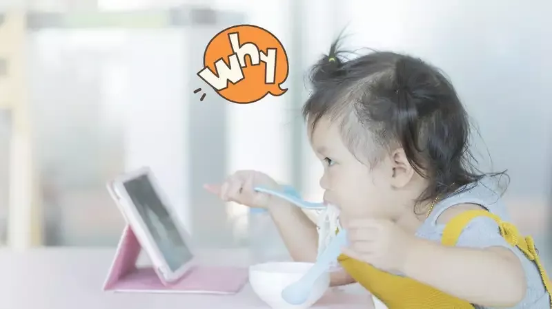 Anak Makan Sambil Main Handphone, Bagaimana Mengatasinya?