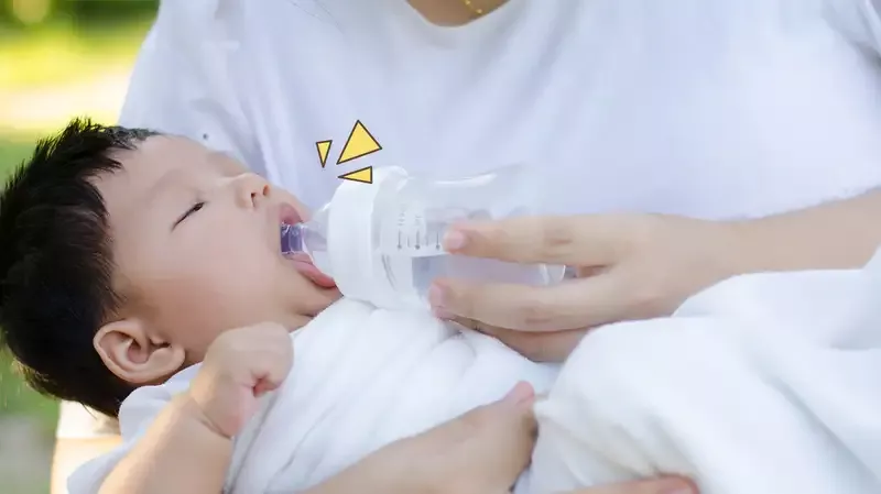 Bahaya Bayi Minum Air Putih, Yuk Disimak!