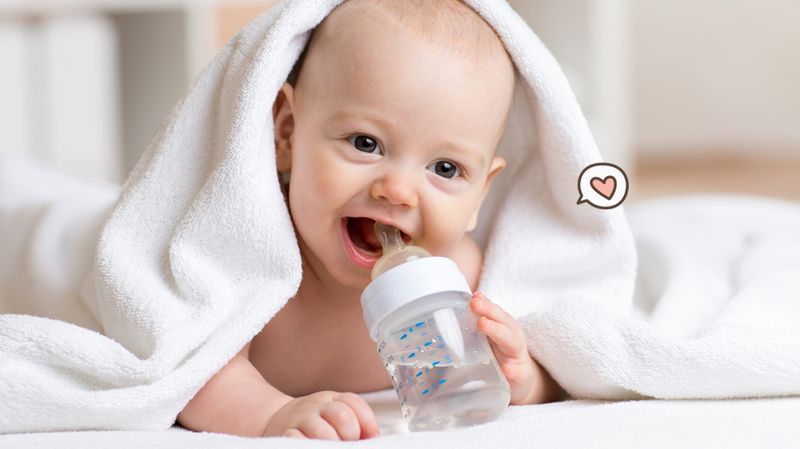 Bolehkah Bayi Minum Air Putih? Simak Penjelasannya!