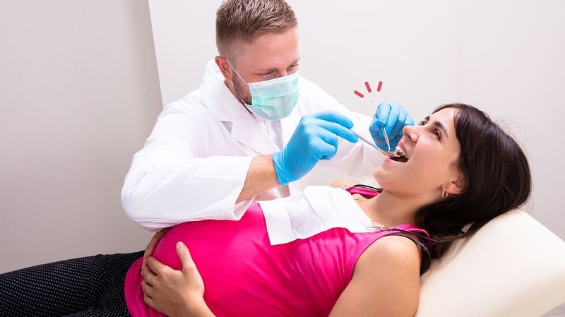 5 Cara Mengatasi Sakit Gigi pada Ibu Hamil