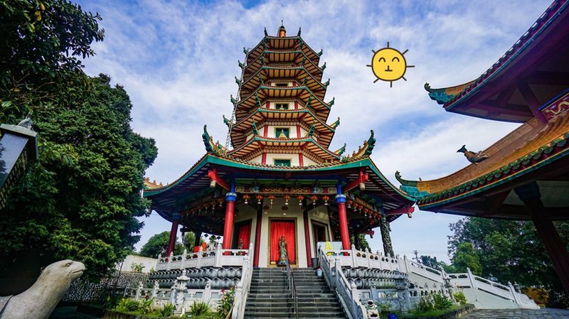 Wisata Religi ke Pagoda Avalokitesvara, Vihara Tertinggi di Semarang yang Cantik nan Megah