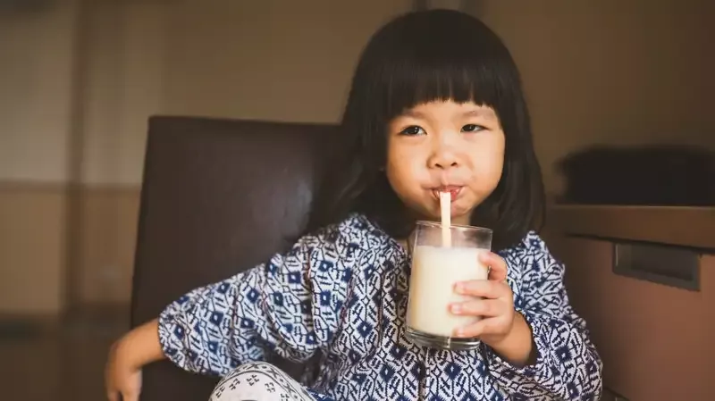 Memilih Susu Formula Paling Tepat untuk Anak, Simak 6 Tipsnya di Sini!