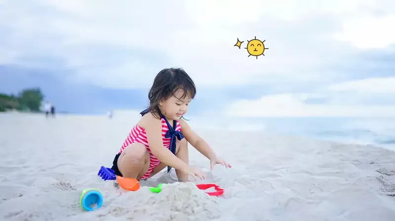 9 Perlengkapan Bayi yang Harus Dibawa Saat Liburan ke Pantai