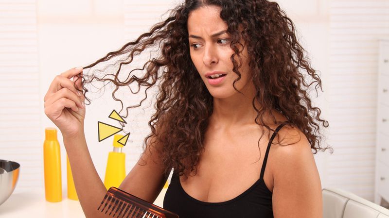 10 Cara Merawat Rambut Keriting yang Wajib Agar Tetap Sehat