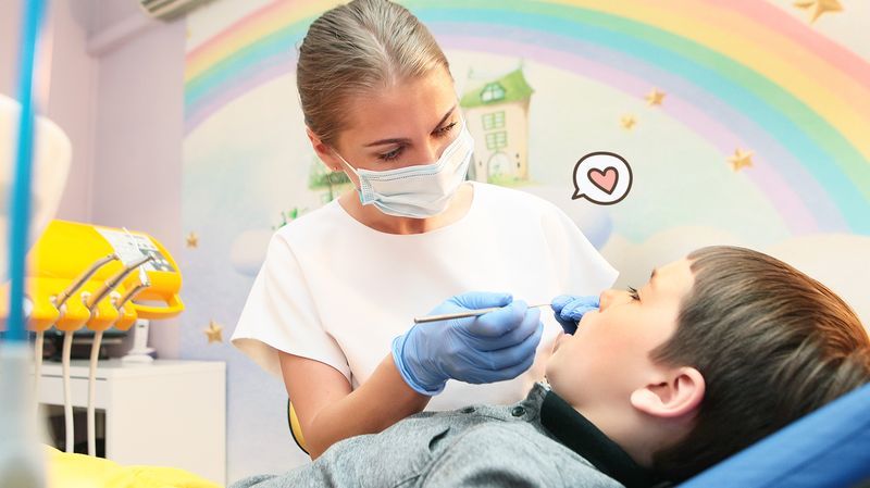 Simak 6 Tips Mengajak Anak ke Dokter Gigi untuk Pertama Kali Agar Menyenangkan!