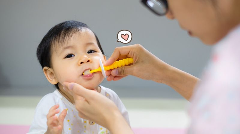 Tips Memilih dan Menggunakan Sikat Gigi Bayi dengan Tepat