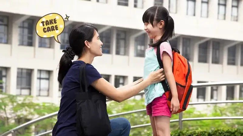 Si Kecil Sering Pulang dan Pergi Sekolah Sendiri? Ajarkan 5 Tips Ini Agar Anak Aman di Jalan