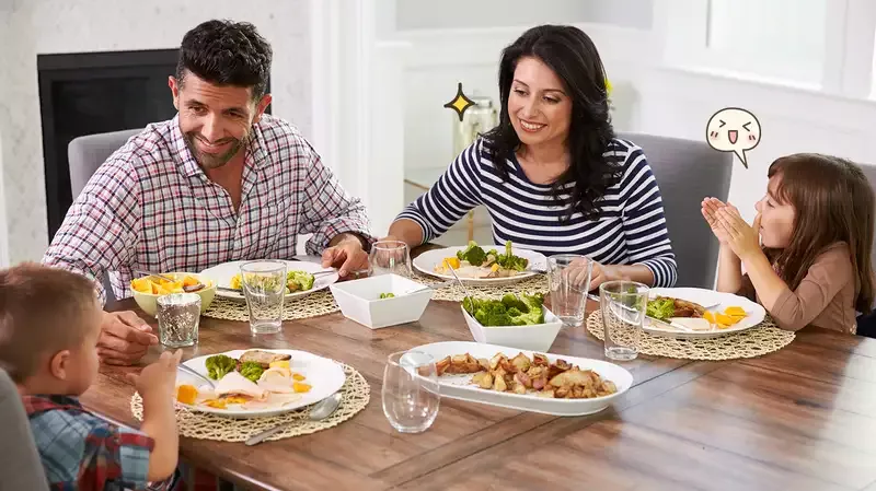Jangan Diremehkan, Ini 5 Manfaat Makan Bersama Keluarga di Rumah