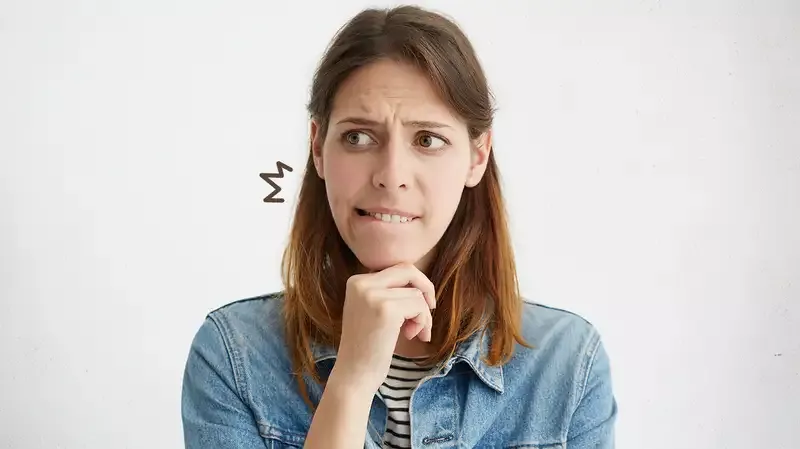 Kenapa Orang Menggigit Bibir Ketika Gugup? dan Bagaimana Cara Mengatasi Kebiasaan ini