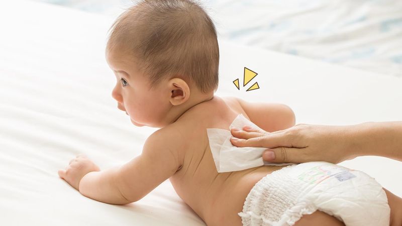 13 Rekomendasi Tisu Basah Bayi yang Aman untuk Kulit Si Kecil