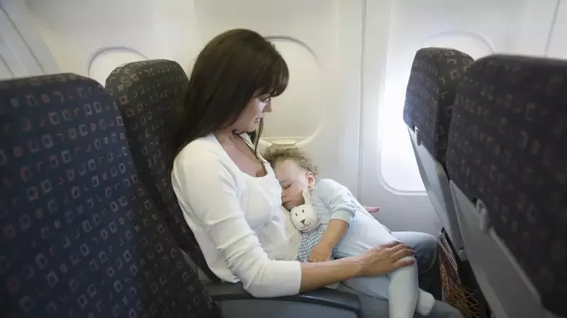 Naik Pesawat dengan Bayi atau Balita, Perhatikan 9 Hal Ini