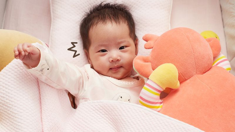 Tips Mengurangi Refleks Moro agar Bayi Tidur Lebih Nyenyak