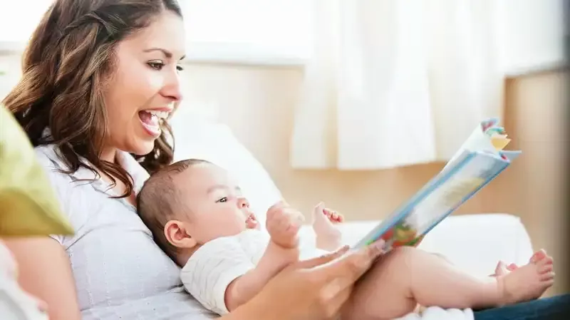 Perhatikan 4 Hal Ini Saat Memilih Buku Cerita Bagi Bayi!