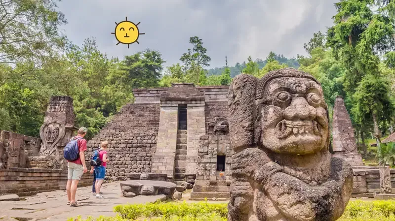 Jelajah Wisata Sejarah Candi Sukuh yang Mirip Piramida Suku Maya | Orami