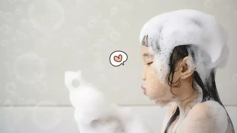 4 Cara Aman Mandi Bubble Bath untuk Anak