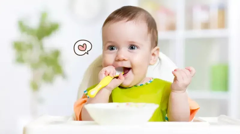 Perhatikan 3 Prinsip Keamanan Saat Bayi Makan Sendiri