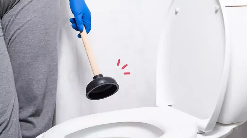 13 Cara Mengatasi WC Mampet Tanpa Perlu Bongkar Toilet