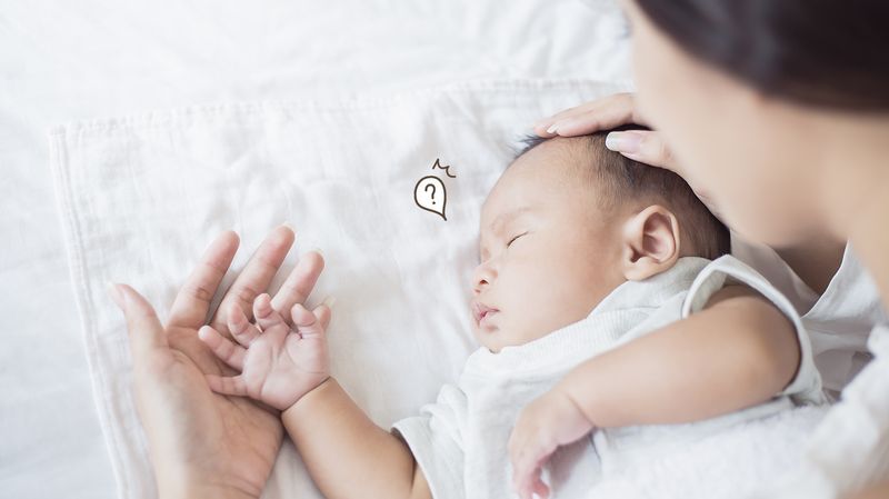 9 Posisi Tidur Bayi saat Pilek dan Batuk, Yuk Coba!