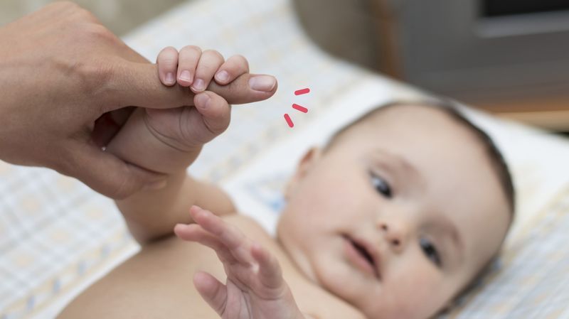 3 Fakta tentang Refleks Menggenggam pada Bayi, Wajib Tahu!