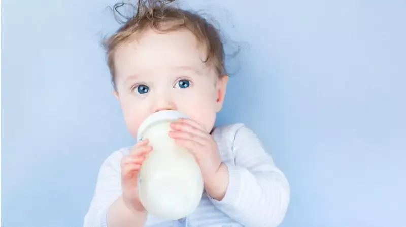 Memperkenalkan Susu Sapi Ke Bayi