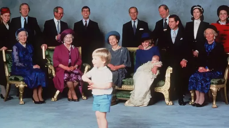 Dari Ratu Elizabeth II Hingga Pangeran Louis, Ini Foto Momen Pembaptisan Anggota Kerajaan Inggris Dari Masa Ke Masa