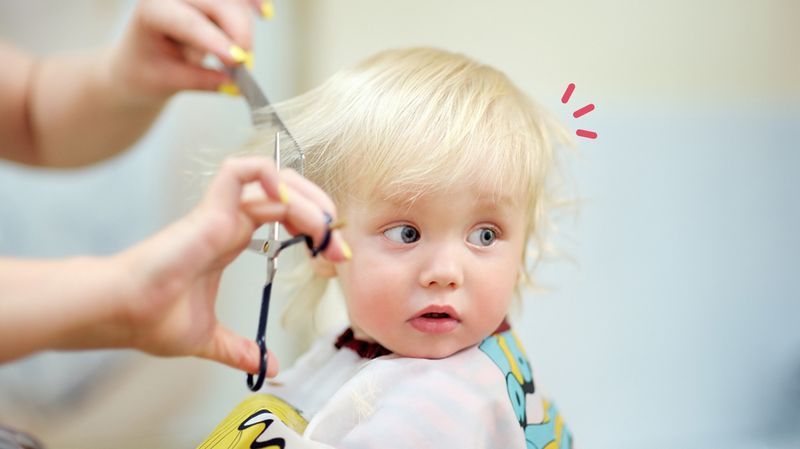 Moms, Perhatikan Cara Mencukur Rambut Bayi dengan Tepat!