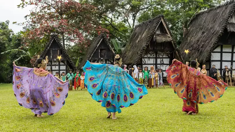 Wisata Kampung Budaya Sindang Barang, Kaya akan Tradisi dan Sejarah!