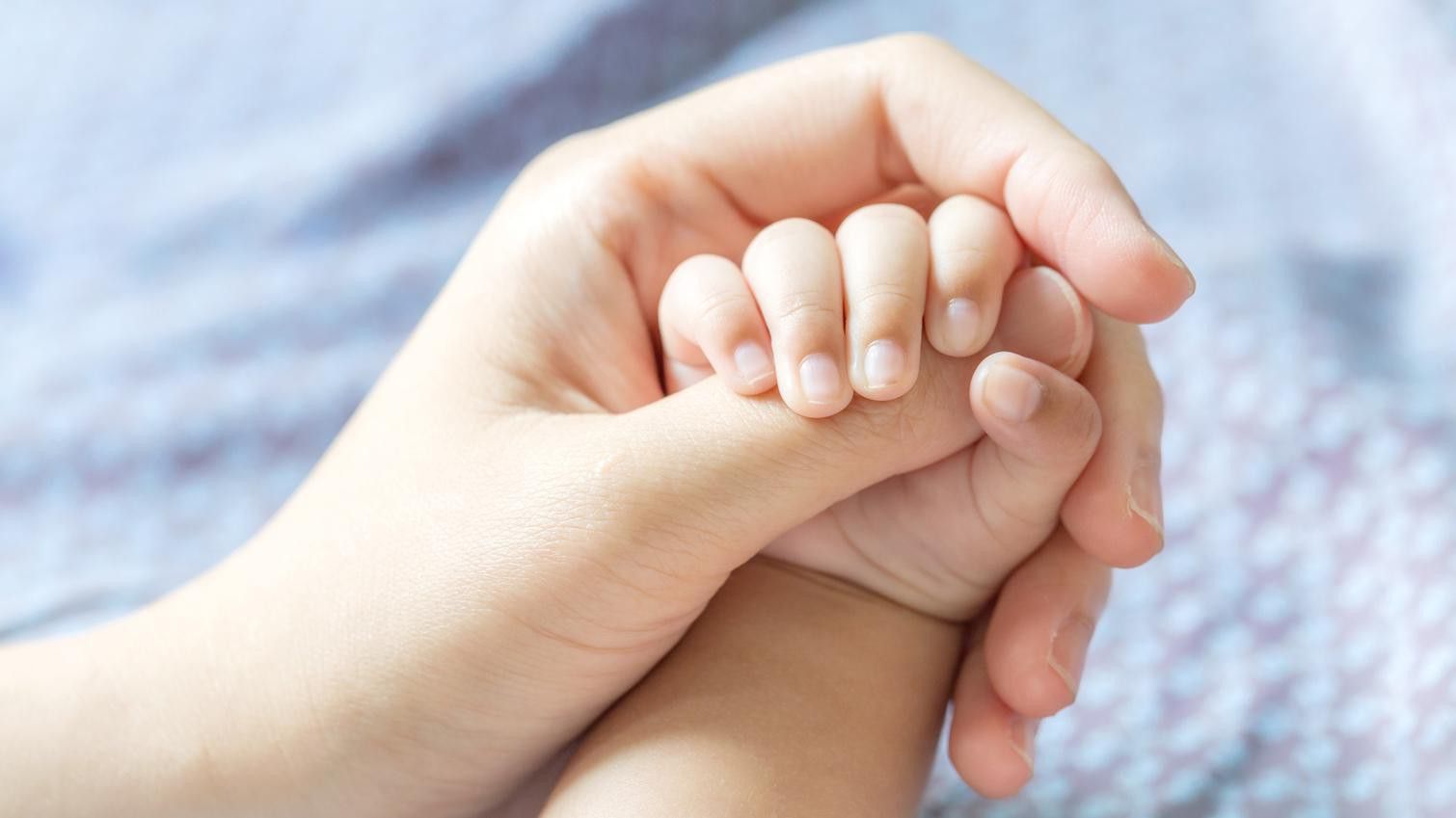 Ketahui Tahapan Kemampuan Bayi Menggenggam