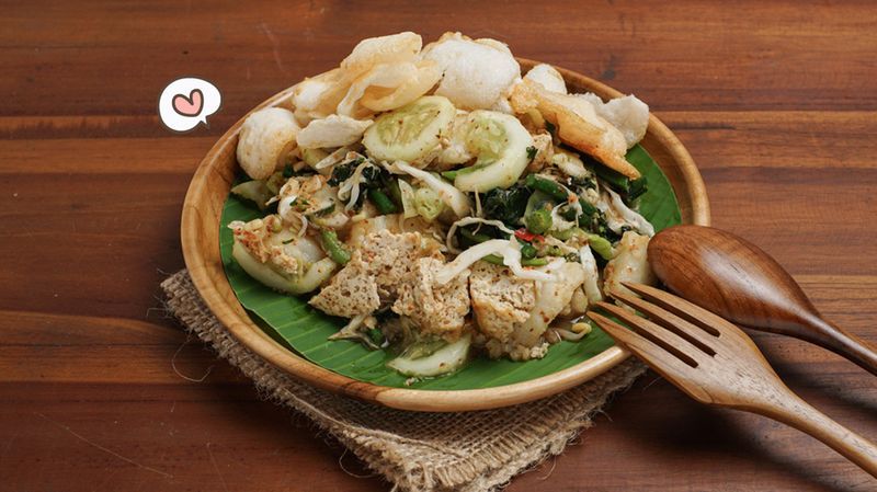 Lotek, Salad Tradisional Indonesia dengan Bumbu Kacang yang Nikmat