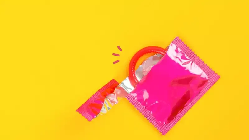 Bahaya dan Manfaat Kondom, Pahami Sebelum Berhubungan Seks!