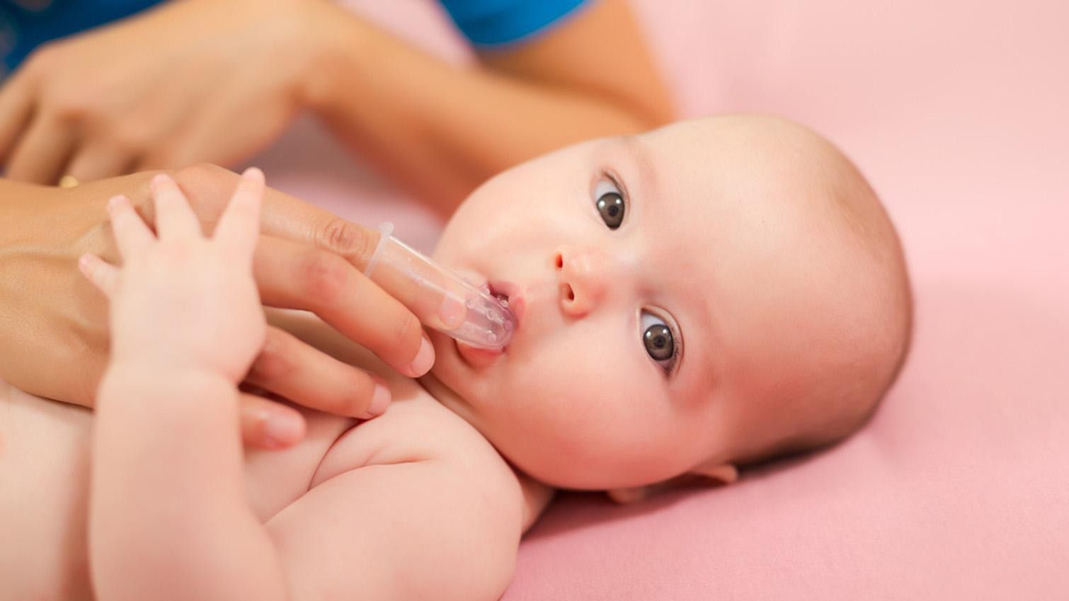 Cara Tepat Menjaga Kebersihan Mulut Bayi