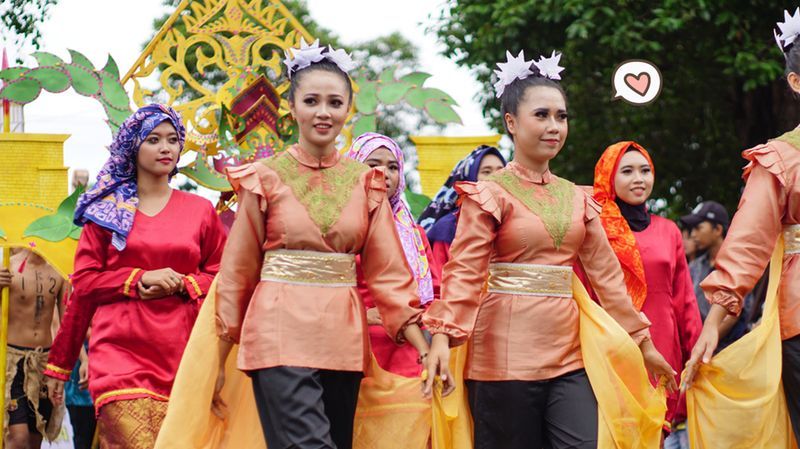 Unik! Inilah 4 Ragam Pakaian Adat Jambi Yang Sarat Dengan Sentuhan ...