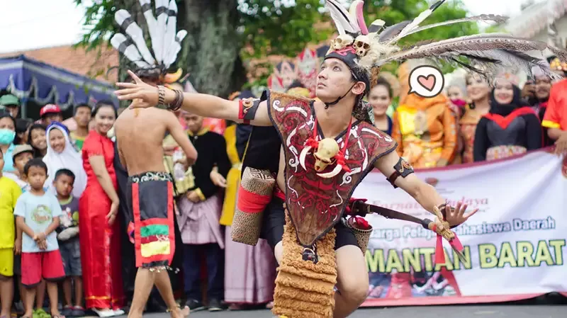 4 Keunikan Pakaian Adat Kalimantan Barat Khas Suku Dayak