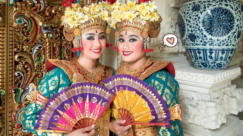 35 Ragam Pakaian Adat dari Semua Provinsi di Indonesia yang Menampilkan Keunikan Budaya Daerah