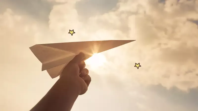 Edukasi Anak Cara Membuat Mainan Pesawat Kertas, Yuk, Moms!