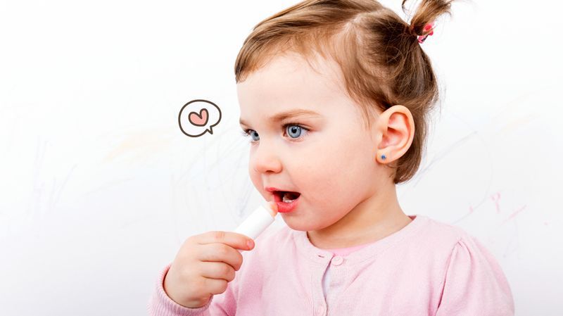 5 Rekomendasi Lip Balm Bayi, Jaga Bibir Si Kecil Tetap Lembap
