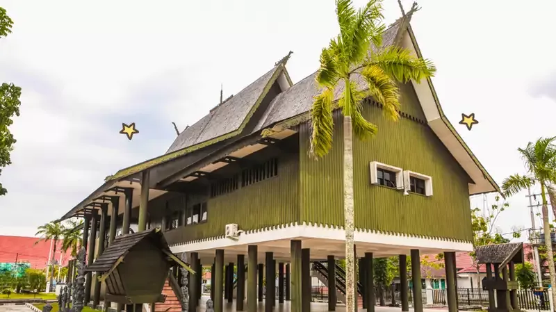 5 Rumah Adat Kalimantan Tengah dan Segala Keunikannya