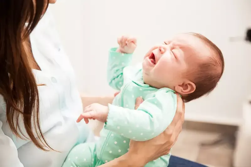 7 Penyebab Bayi Menangis saat Menyusu, Catat Moms!