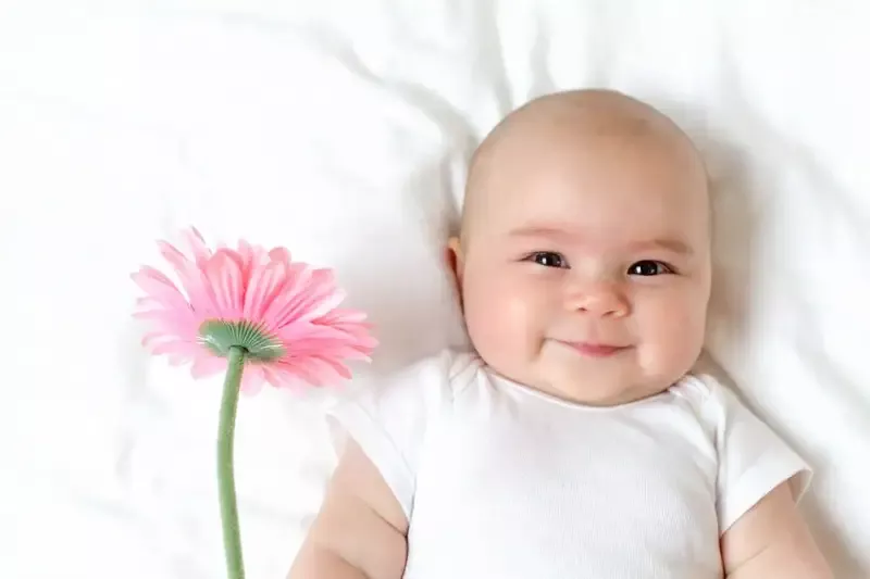 11 Inspirasi Nama Bayi dengan Tema Bunga, Cantik!