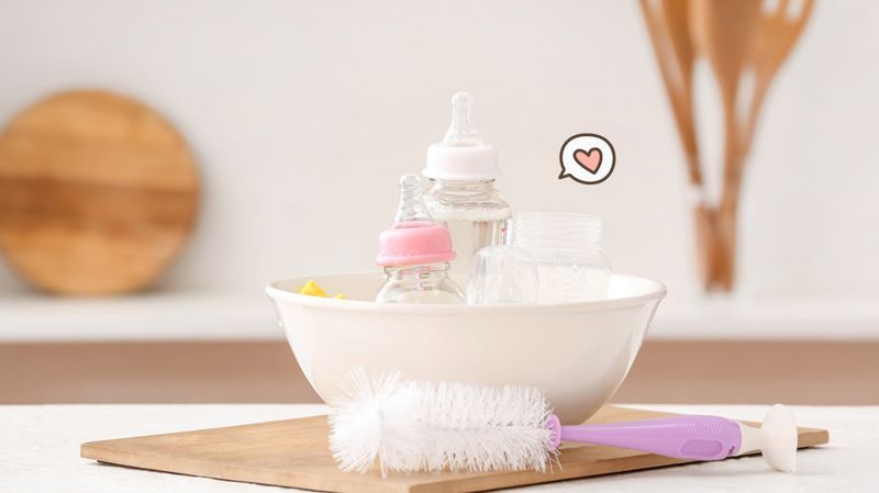 6 Rekomendasi Sikat Dot Bayi untuk Membersihkan Botol Susu