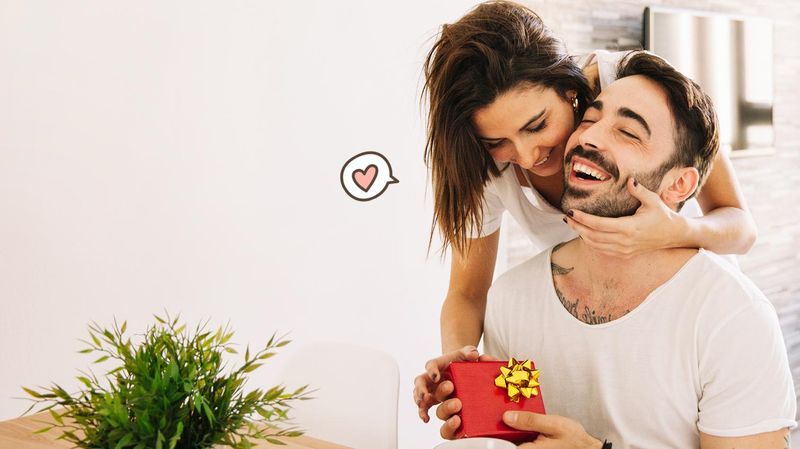10 Cara Menarik Perhatian Suami yang Cuek dan Sibuk