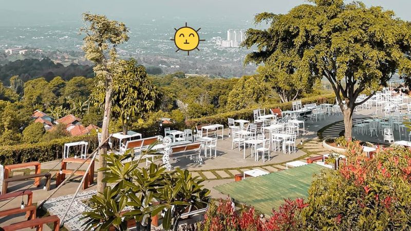 Serunya Nongkrong di Taman Fathan Hambalang, Bisa Makan Sambil Lihat Pemandangan