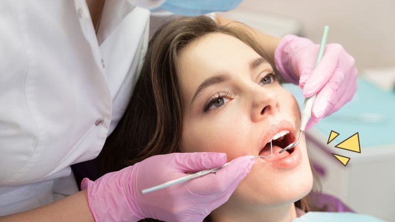 10 Cara Merawat Gigi, Salah Satunya Menggunakan Dental Floss!