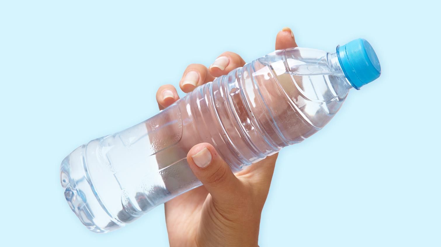 4 Tips Membiasakan Diri Rutin Minum Air Putih